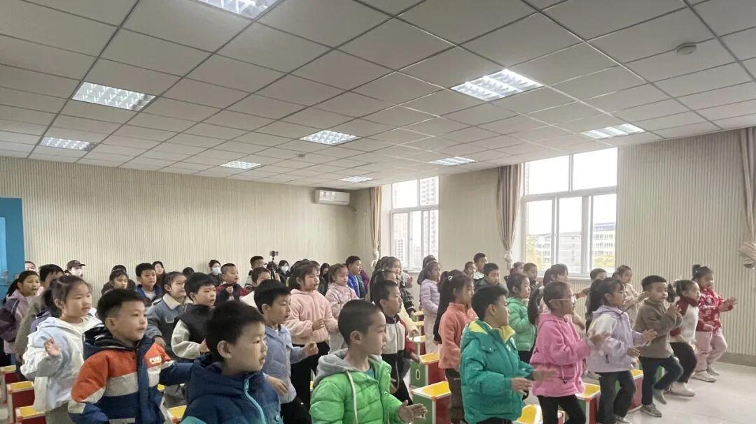 秋启心光 课润成长——三桥街小学综合组校内公开课报道