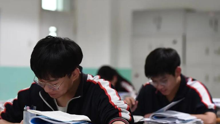 2025年高考三大调整！家长考生要提前了解，否则可能与录取无缘！