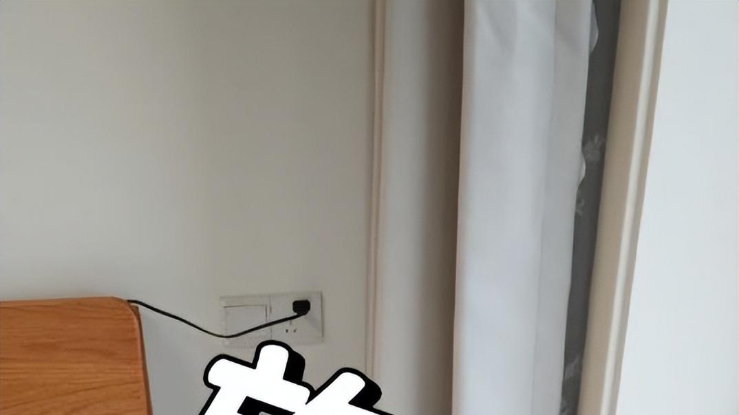 “床头柜”已逐渐退出我们的家庭！看看年轻人的新做法，美观实用