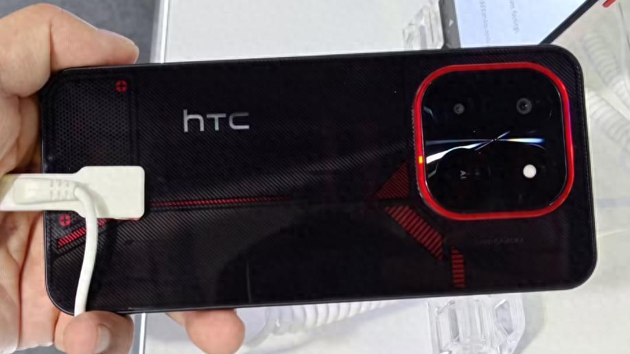 HTC新机定位入门却有电竞风