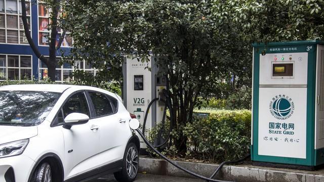 油混车销量腰斩，插混成新宠，未来谁会笑到最后？