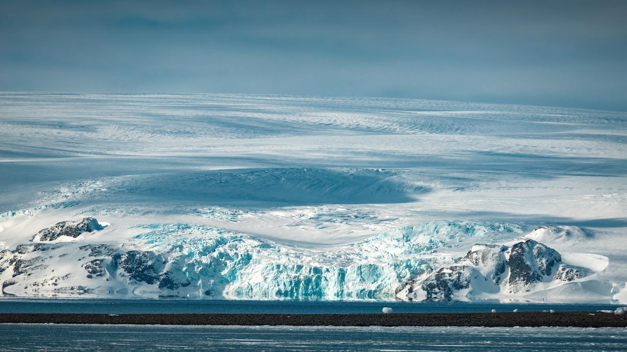 极地密码：解码地球“双极引擎”的环境奥秘