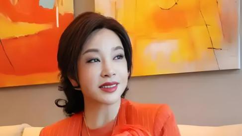 从亿万富姐到“负婆”：刘晓庆的跌宕人生，难怪李小冉无法撼动