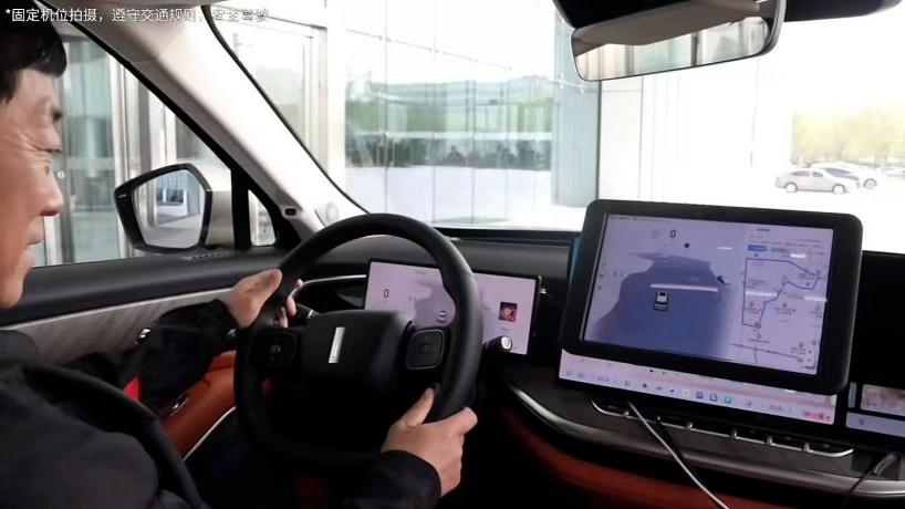 魏建军“变形记”