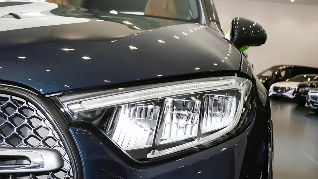 购奔驰赠奔驰！豪华车打响“第一枪”，2.0T+全时四驱，配大七座！