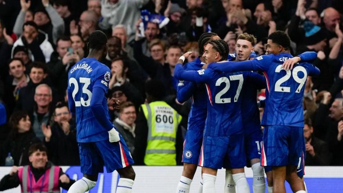 英超豪门杀入欧冠区，22岁后卫爆发：独造2球，全场最佳