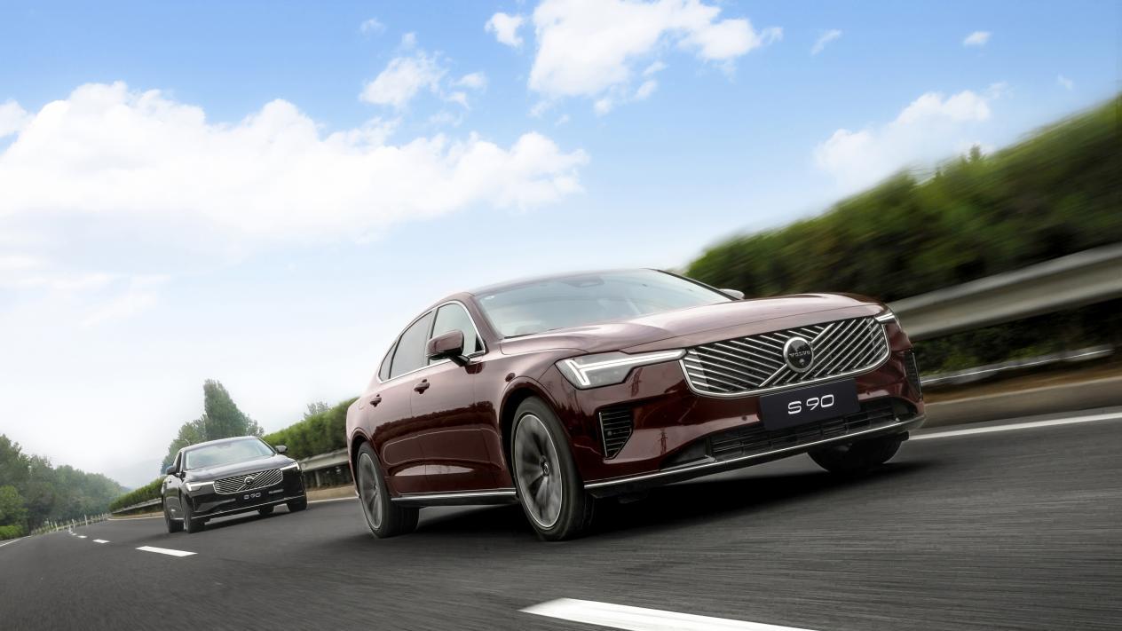 C级行政里的优雅西装男，C级豪华还得看沃尔沃S90？