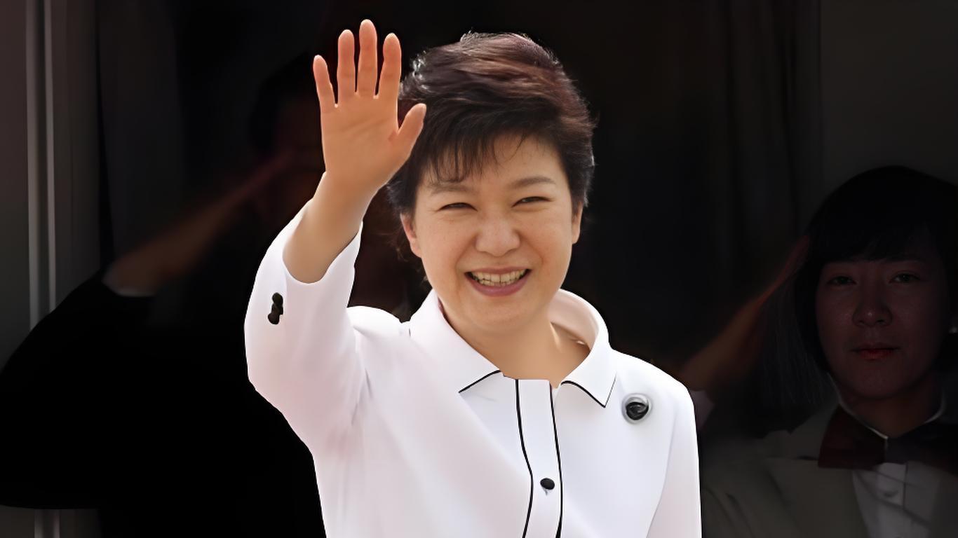 朴槿惠：从青瓦台孤女到阶下囚，一个女人与韩国命运的五十年纠葛