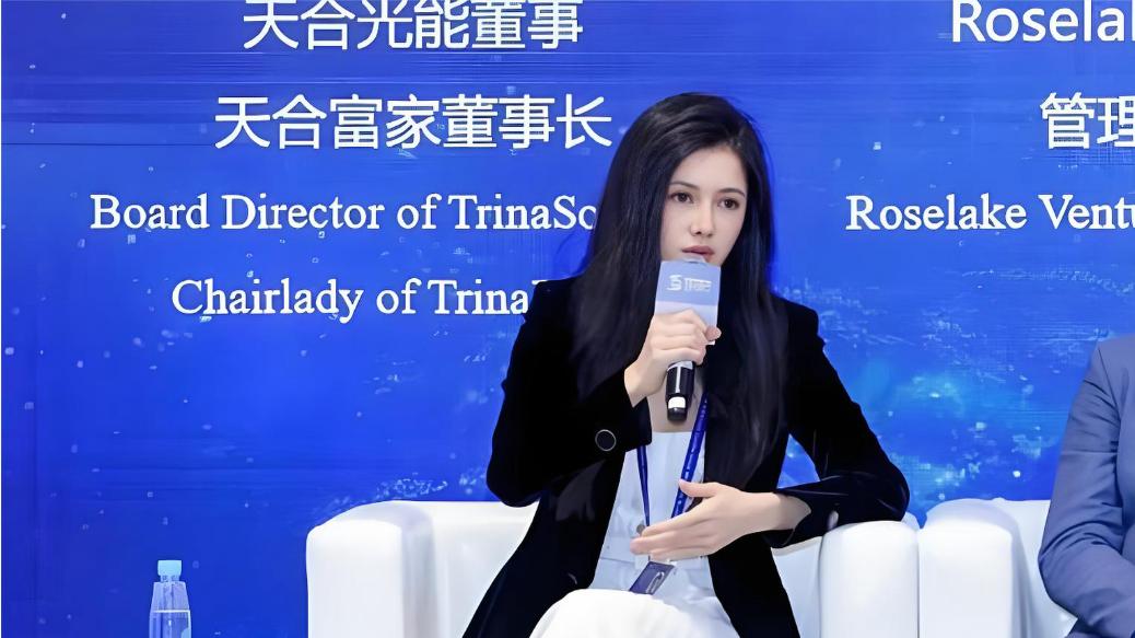 流浪孤儿的逆袭！霸王茶姬CEO将与“光伏女神”结婚！