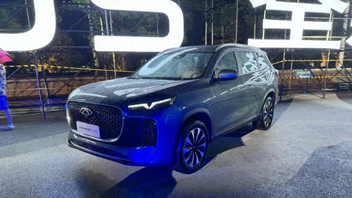 新款瑞虎8 PLUS系列正式上市，定位中型SUV