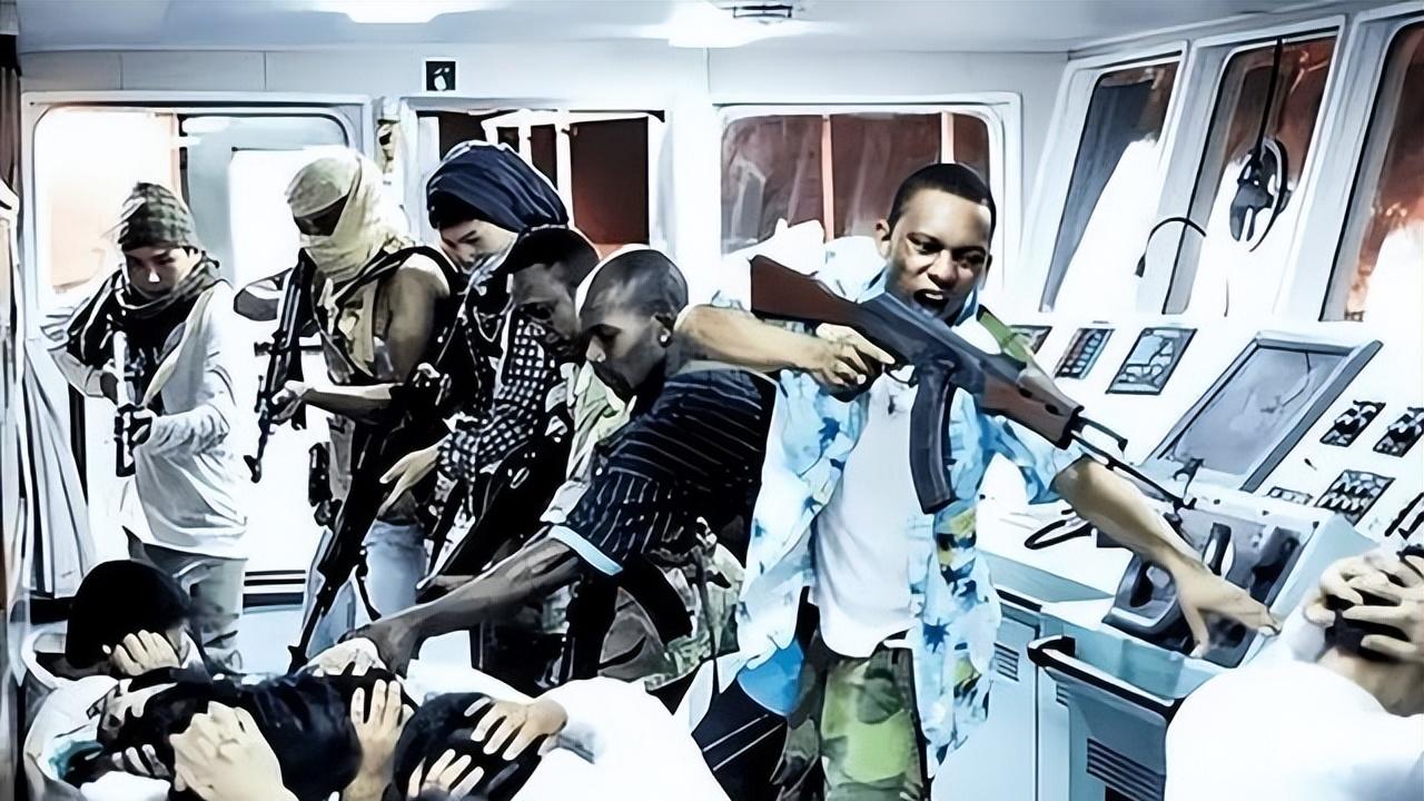 09年新加坡商船遭索马里海盗拦截，多亏我国探测船同行赶走海盗