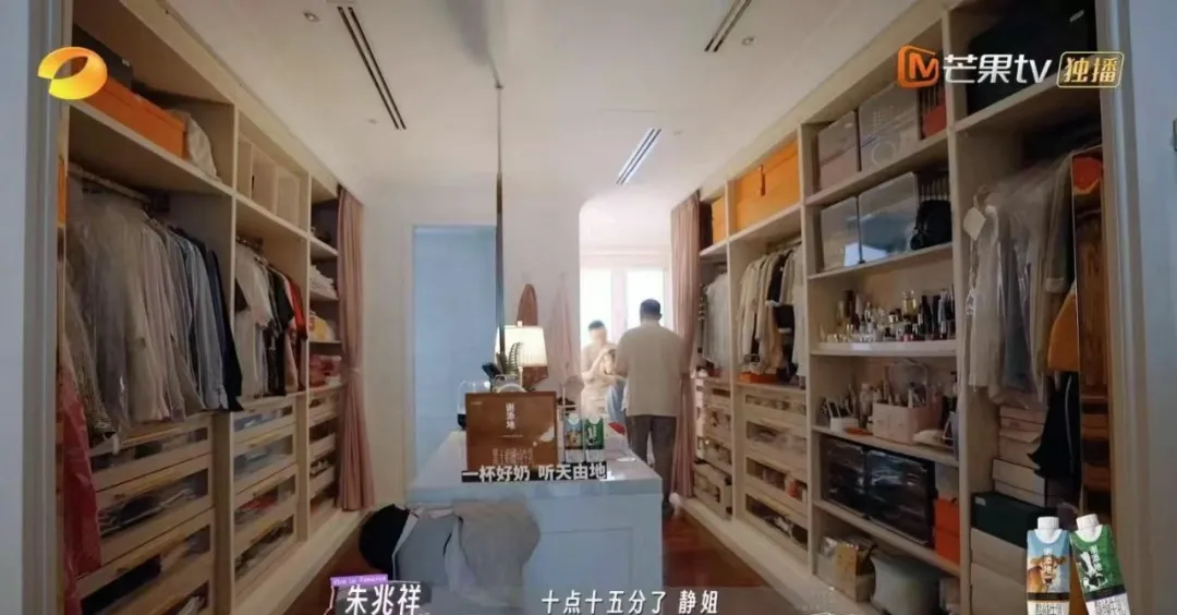 胡静的老公，竟然是豪门中的“耙耳朵” ！