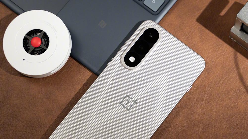 换新机不要瞎买，目前这3款才是公认的“低价高配”，适合上班族