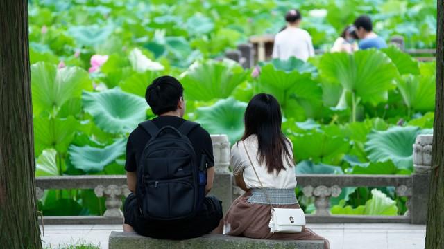两性关系：女性过了四十五岁，为什么会“来者不拒”？