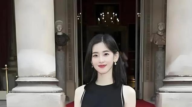 章泽天的小心思 ! 不止婆婆身上的貂皮大衣 眼尖网友圈细节  太高明了