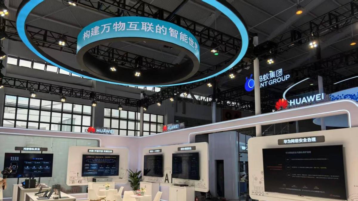 从“授权整个相册”到“选啥给啥”，鸿蒙应用市场让隐私感飙升！