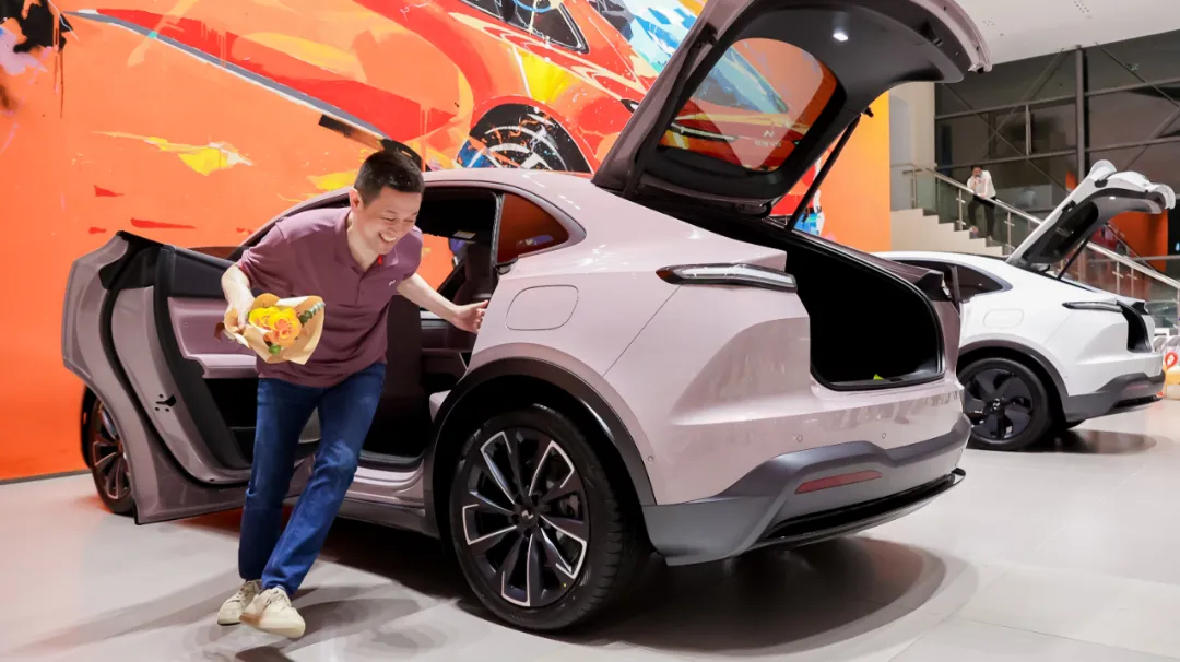 乐道被黑1年后，突然治好了李斌的销量焦虑