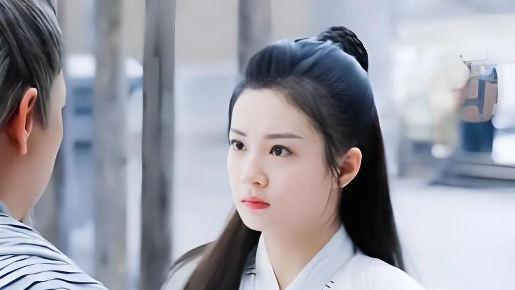 《国色芳华》女二号长着一张国泰民安脸，她早该上桌了
