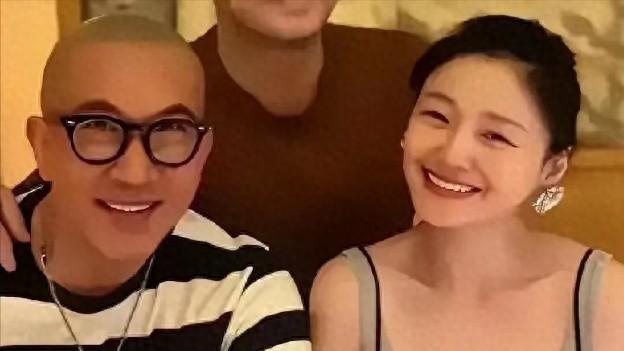 大S可以安息了！汪小菲首次参加家长会，励志让一双儿女成材