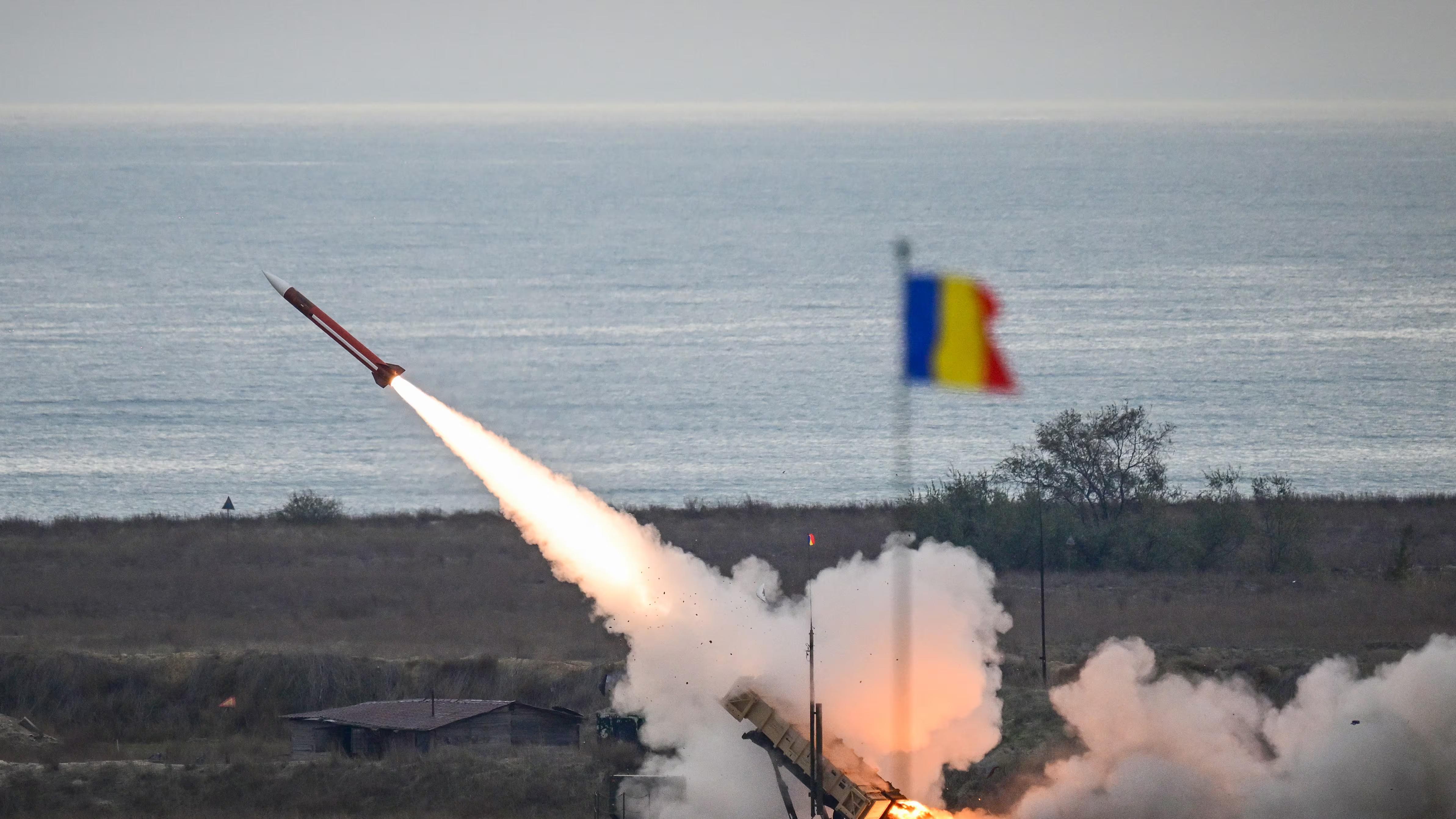 罗马尼亚军队保卫敖德萨，苏35捶北约王牌F16