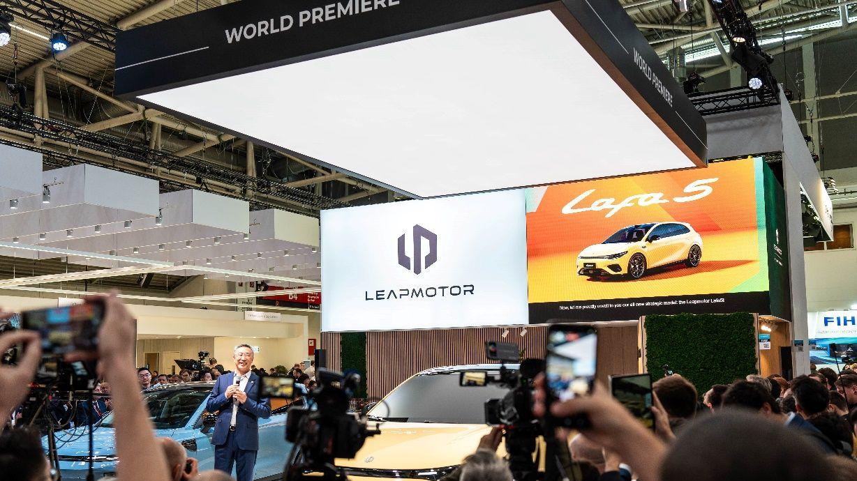 零跑Lafa5全球首秀：Z世代的第一台“拉风轿跑”来了