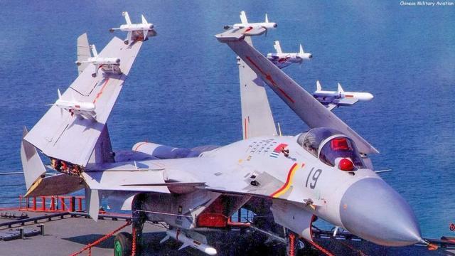 央视曝光中国航母24架歼-15出动全过程，遭遇美军FA-18谁更强？