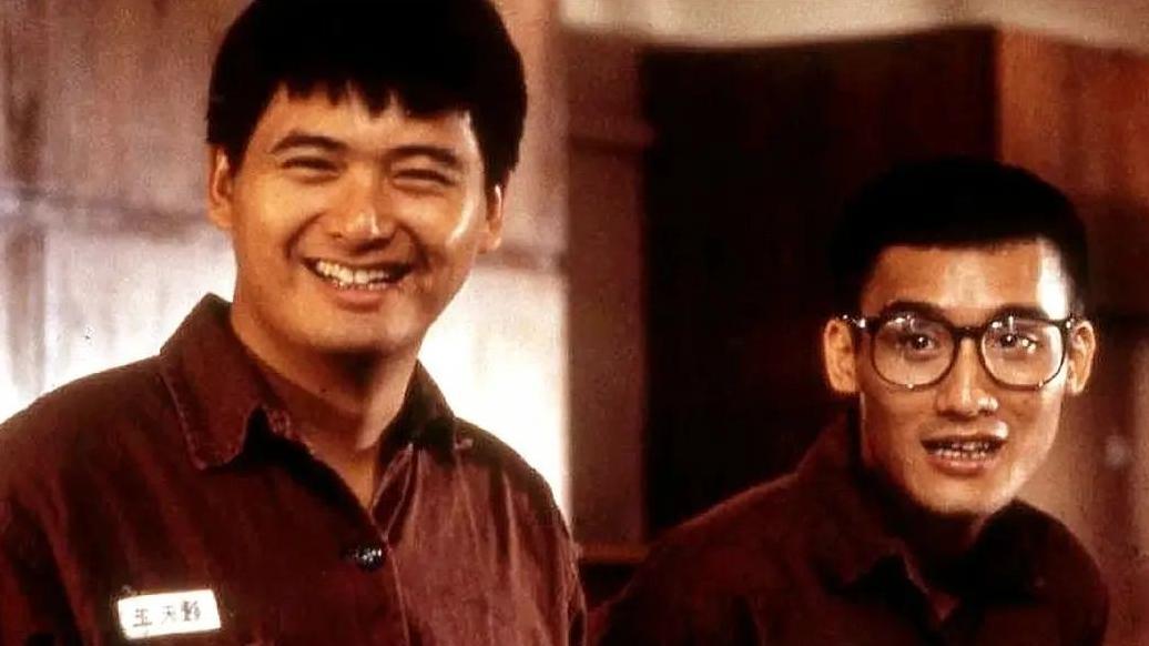 周润发举手投足间尽显潇洒，但我为何脊背生寒？