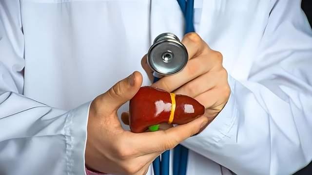 肝癌从无症状到晚期仅需半年，身体出现5类症状，要及时筛查