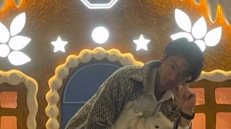 43岁高宇桥近照很憔悴，高以翔离世之后，他带着母亲在加拿大生活