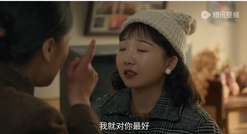 《六姊妹》：要不是何文氏临终留下1对金耳环，刘美心至死不知，卖酱菜方子均分60万，都无法“端平”她偏心的那碗水