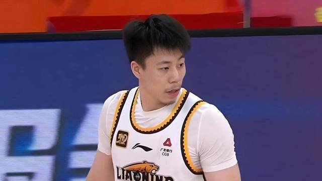 打你最能防，防你最能打！CBA这4人才叫真正的攻防一体