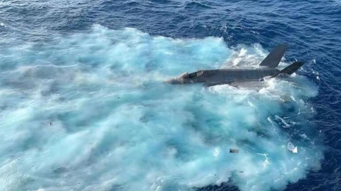 美军南海坠机后，中国还在等特朗普开口，解放军已经开始伸出援手