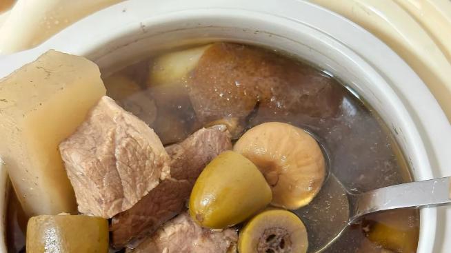 春季太干燥，嗓子不舒服，建议要多喝这汤，润肺止咳，早食早受益