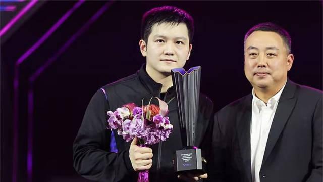 贺晓龙发声：将禁谈国乒！王曼昱晒签名：坚强勇敢的正义女战士