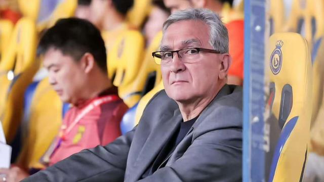 国足遭遇双重打击！多名球员缺战澳大利亚，晋级世界杯概率暴跌