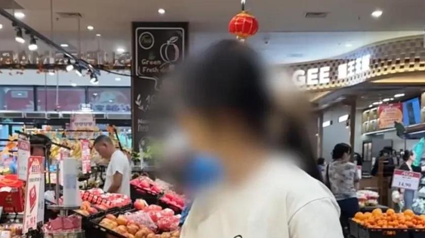 吴阿姨要中介费，这一千块钱引发的争议你怎么看？