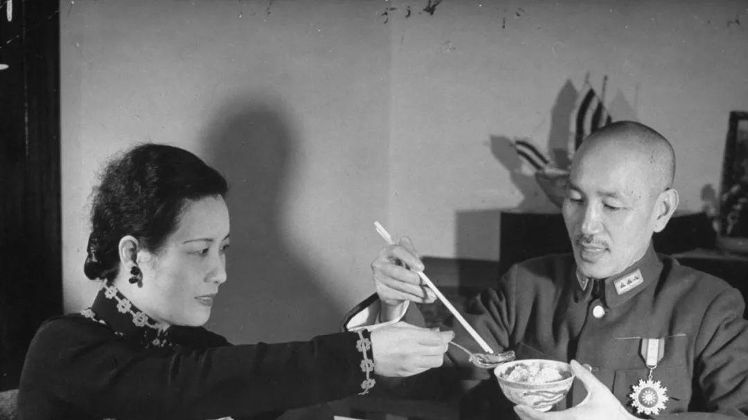 蒋介石一年的收入，折算成人民币是多少？