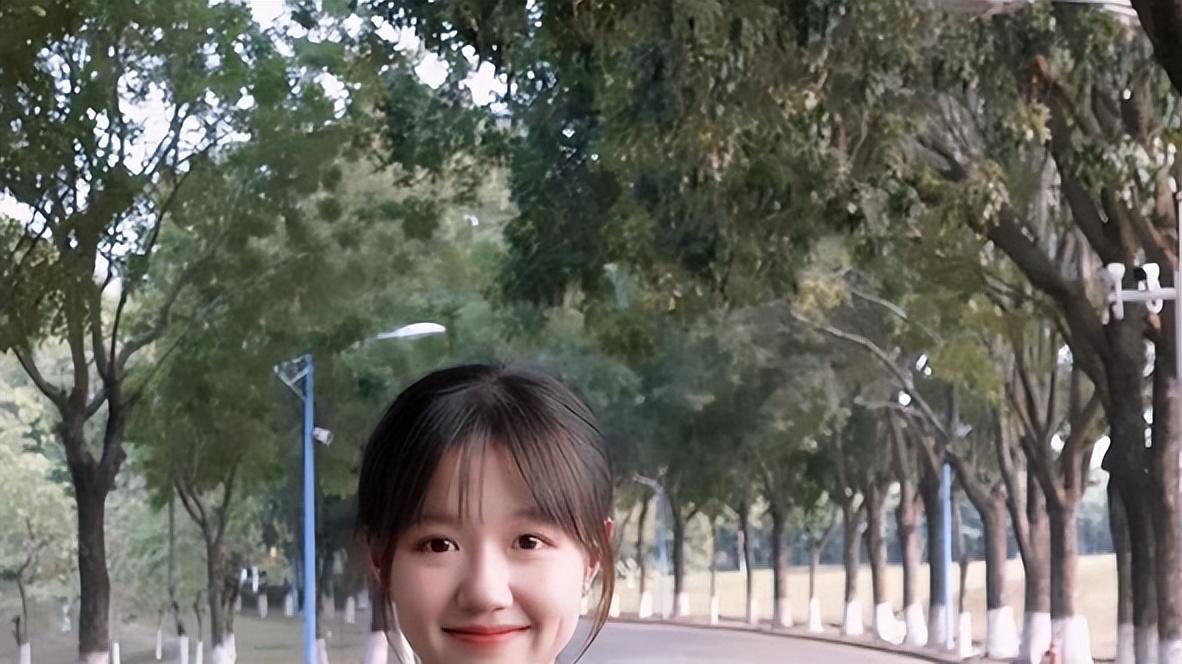 00后女生晒工作前后对比照，网友忍不住心疼：眼里没有光了