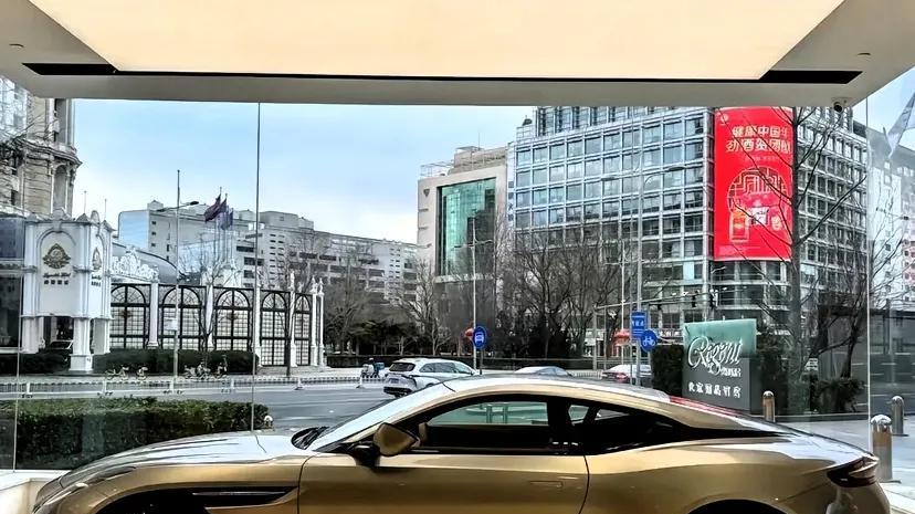 年收入多少可以购买阿斯顿·马丁Vanquish