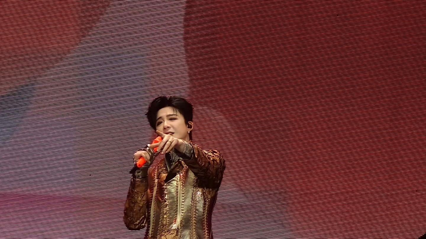 刘宇宁西安演唱会短发造型炸场！从“长发歌王”到“干练霸总”，这场视觉盛宴究竟有多绝？