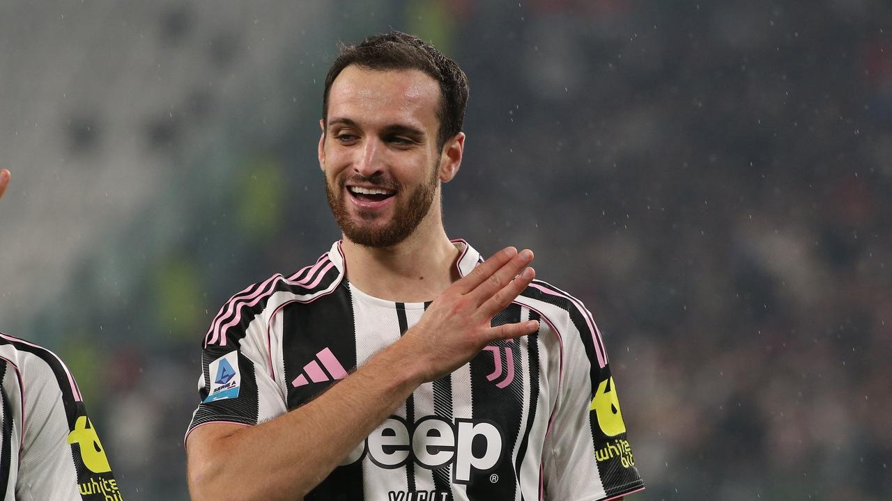 尤文图斯3比1战胜乌迪内斯，八场不胜纪录终结，前锋打入两粒点球，后卫头球破门，老板继续增资