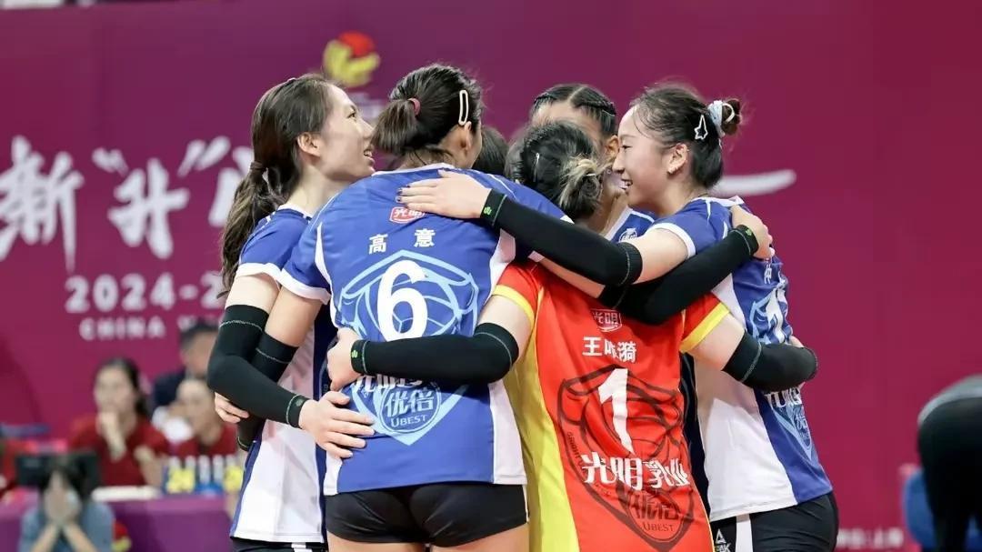 江苏女排3-0战胜上海，夺冠指日可待，天津女排2-3惜败辽宁有悬念