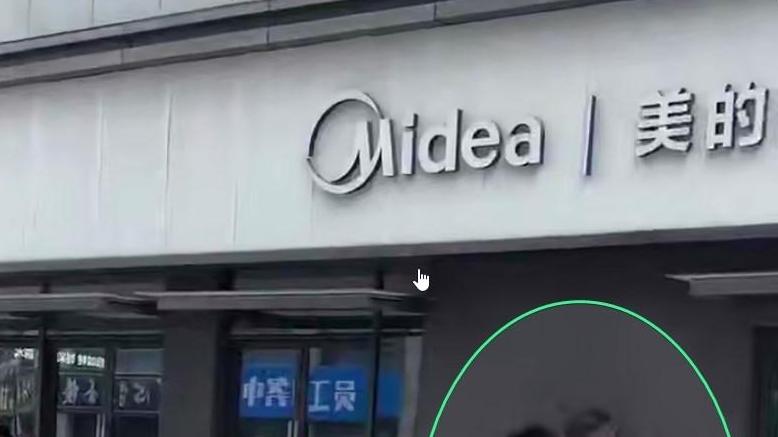 因为200块，23岁男子当街捅29岁女子数刀，刀都弯了，人没事！