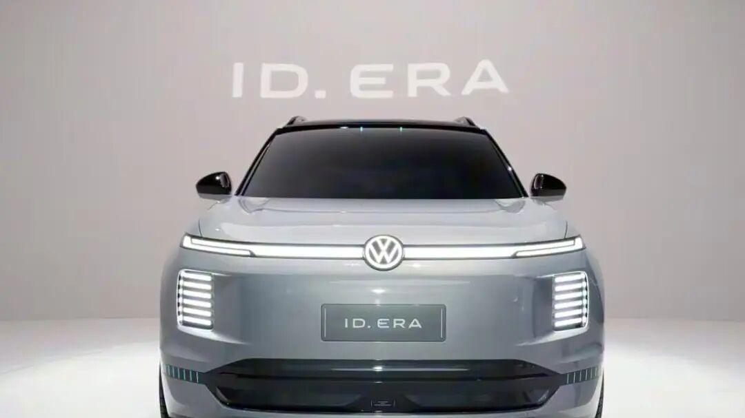 上汽大众赌上“两条腿”！新能源生死局里，这波操作能活下来吗？​