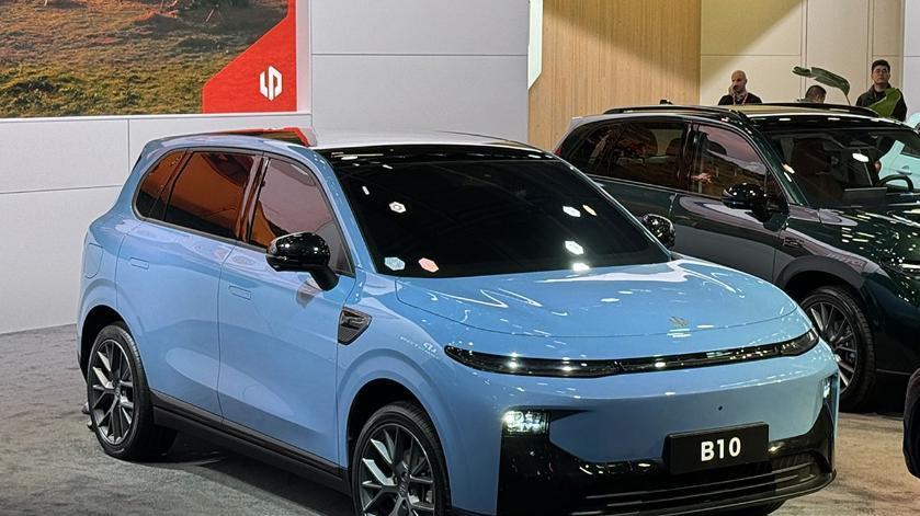 零跑B10：12万级SUV标配激光雷达+800V高压平台，到底值不值？