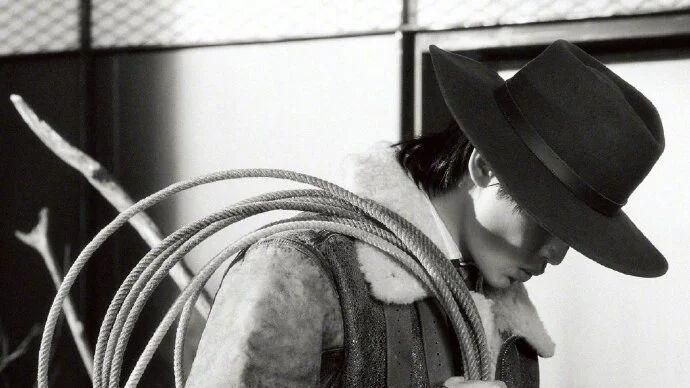 牛仔裁飒，格纹钉野；拉夫破界，少年不怯！