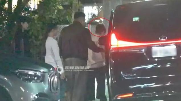 汪小菲带小玥儿吃法餐，小玥儿继承了汪小菲的五官和大S的身形