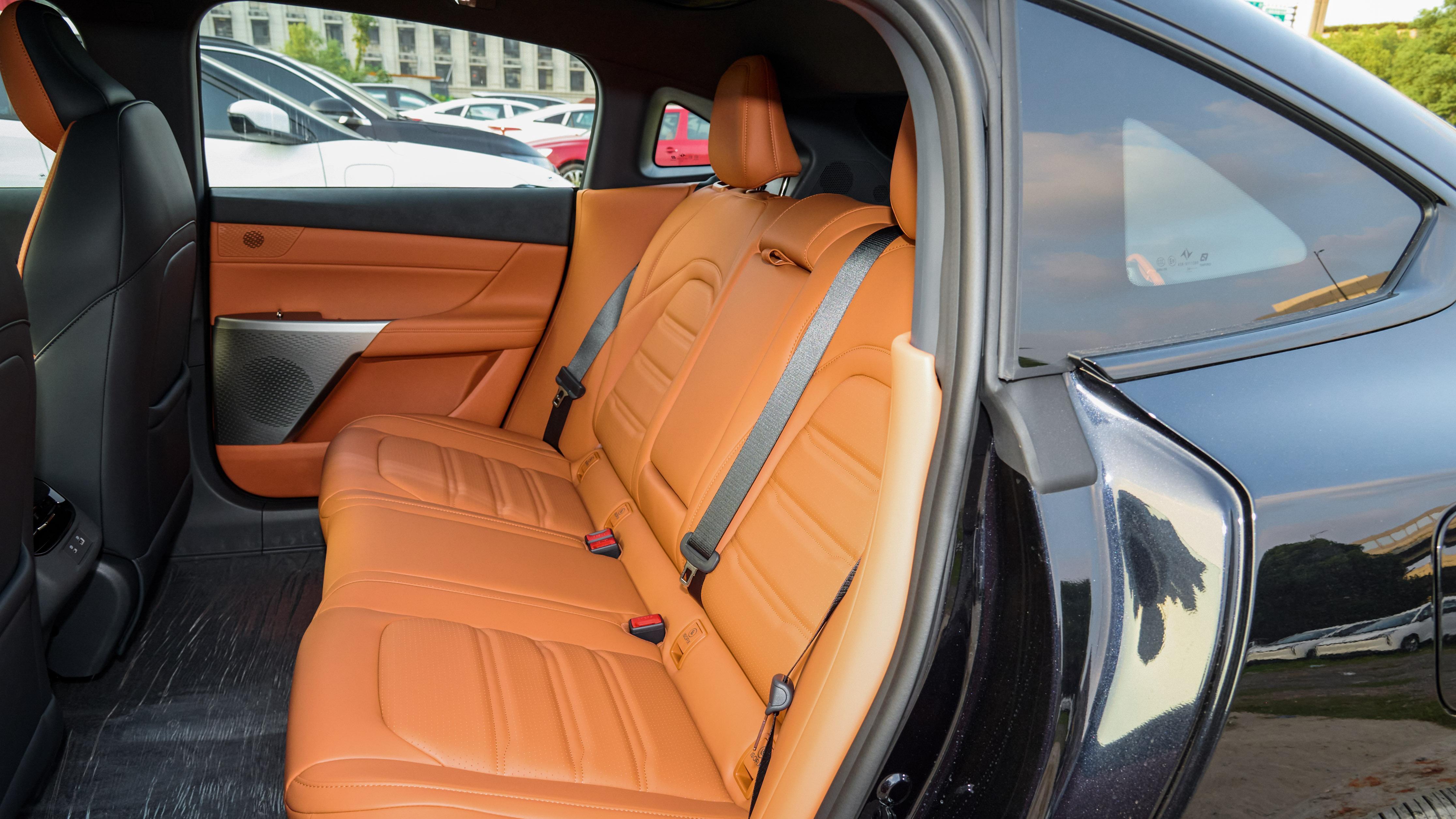 13万级纯电轿跑，8155芯片+五维感知，带你看东风奕派eπ007