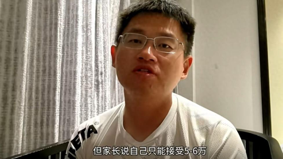 青训博主：张卓毅妈妈说只接受赔5-6万，校园足球也要自由身证明