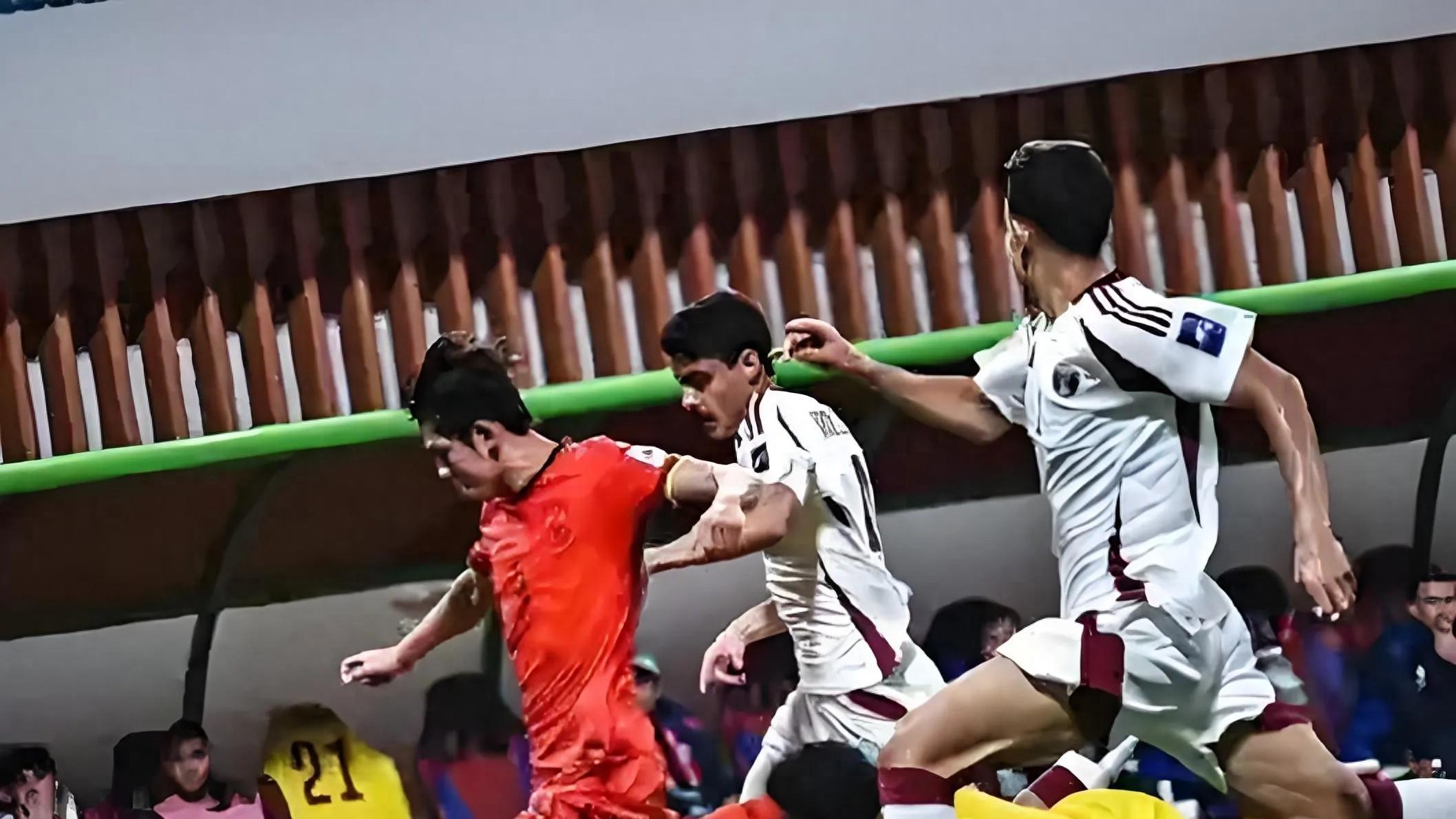 DeepSeek神了：预测国青2-1卡塔尔！预测2-0/2-1战胜吉尔吉斯斯坦